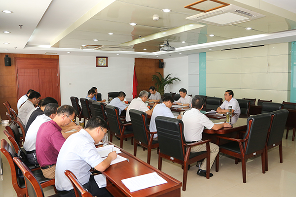 学校党委班子召开 讲政治、重规矩、作表率警