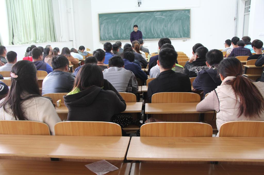 信息与网络工程学院召开2014级计算机科学与