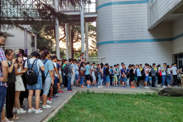 加大管理力度 服务考研学生 --图书馆新开辟两