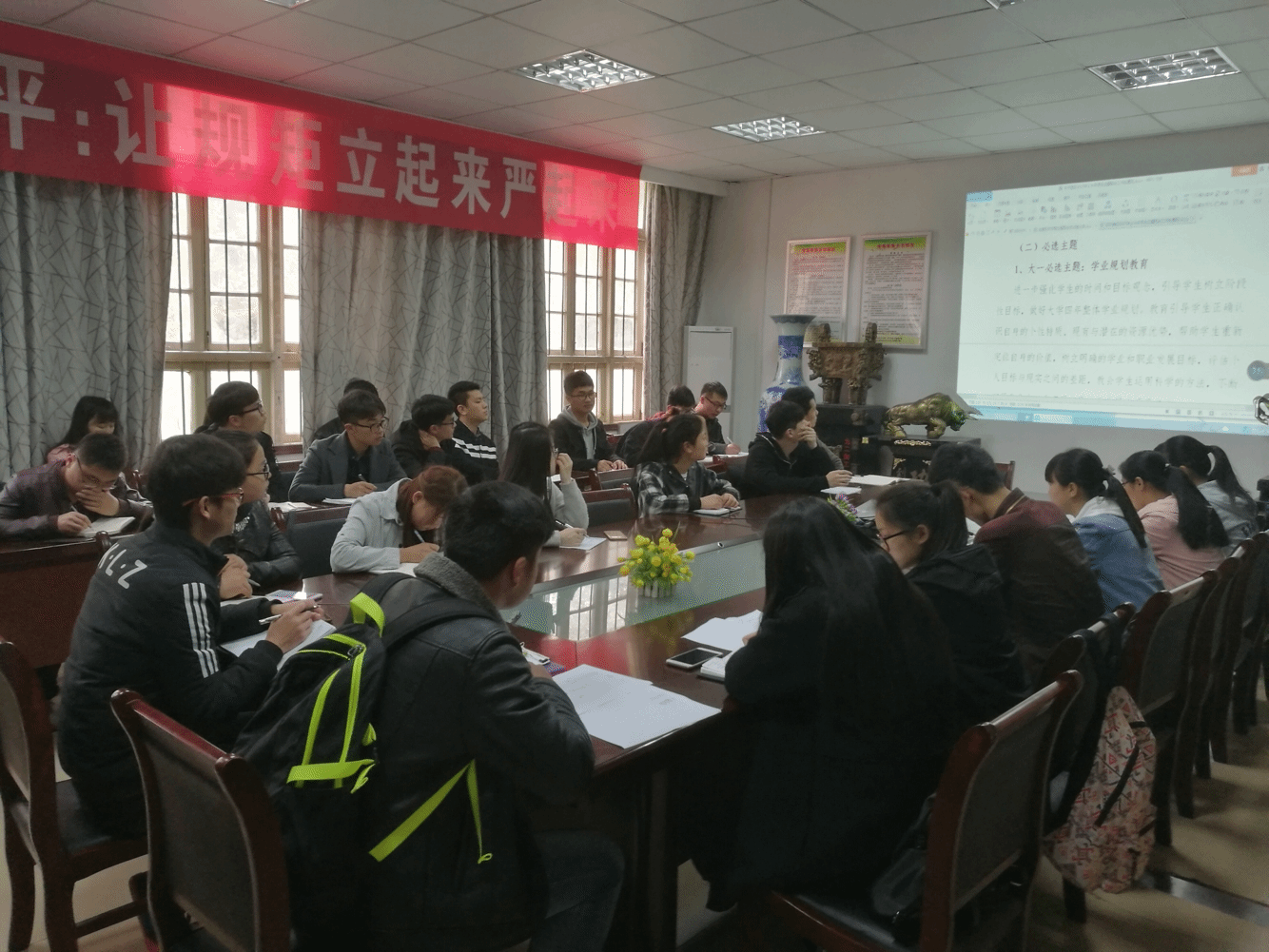 食品药品学院召开安排学生主题班会布置会议-