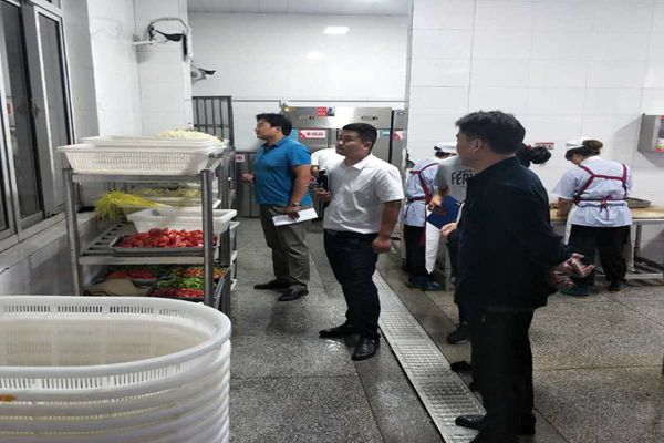 后勤保障部开展学校食堂食品卫生安全专项监督