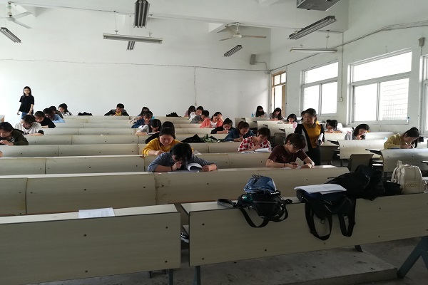 外国语学院组织入党积极分子推优入党考试