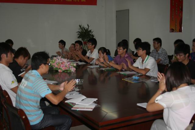 城建与环境学院大学生骨干培训小组展开激烈讨论