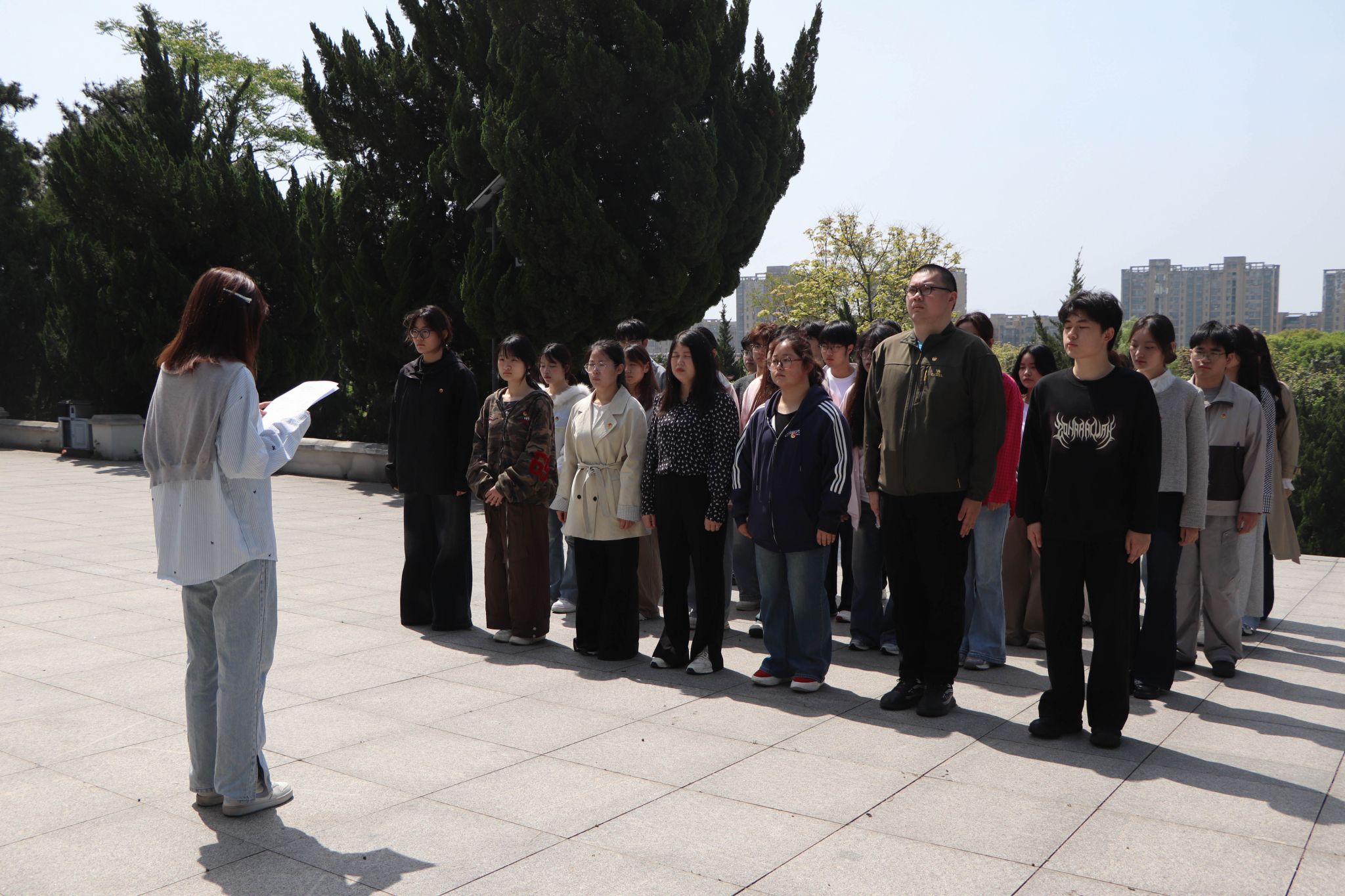 20260425动物科学学院第六十四期入党积极分子赴凤阳烈士陵园开展主题教育实践活动 (3).jpg