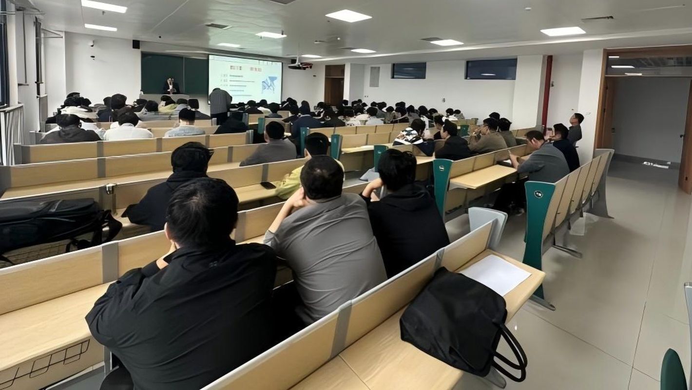 智能制造学院组织青年教师观摩听课并召开交流座谈会1.jpg
