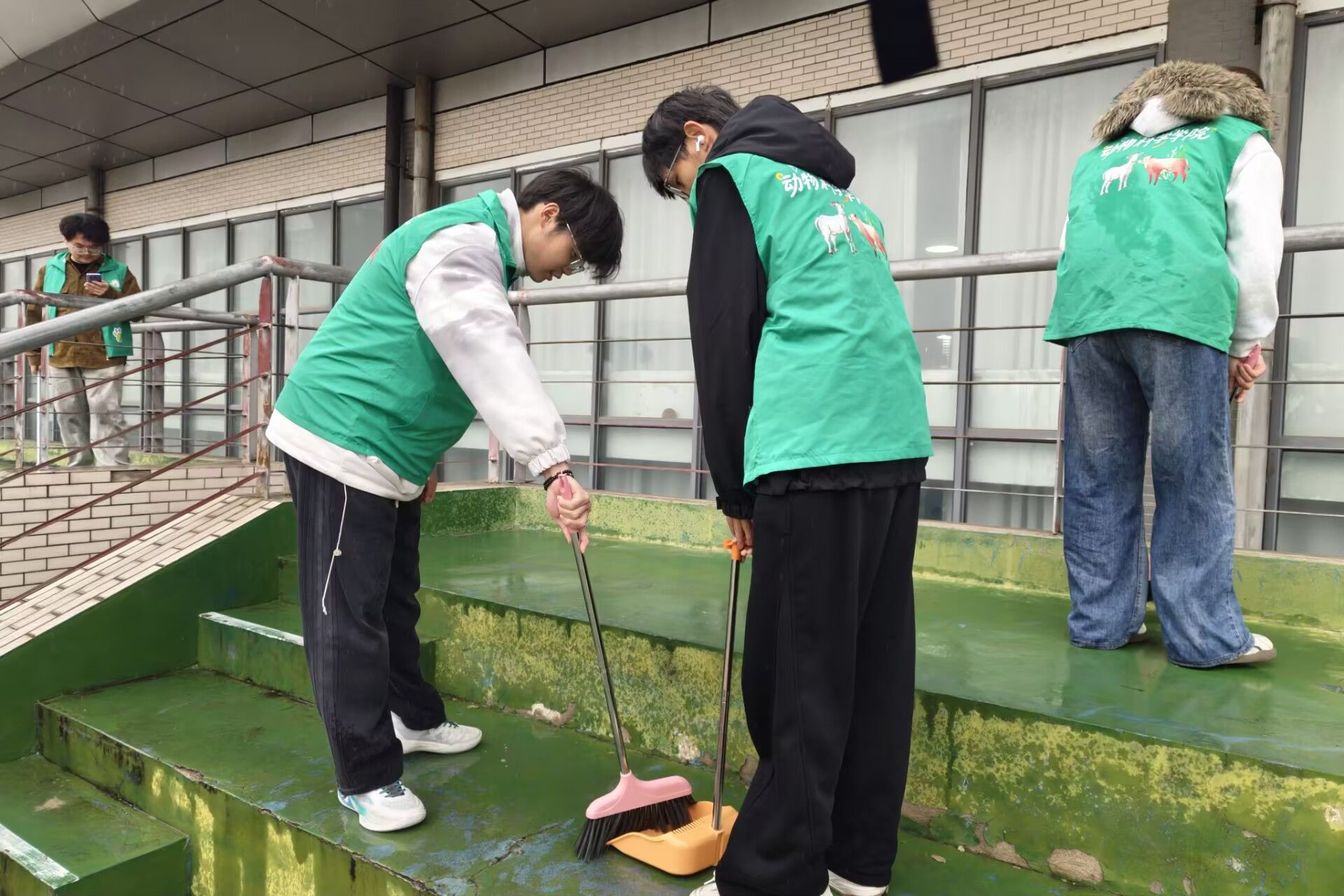 20260423动物科学学院开展“我为同学做件事”系列活动5.jpg